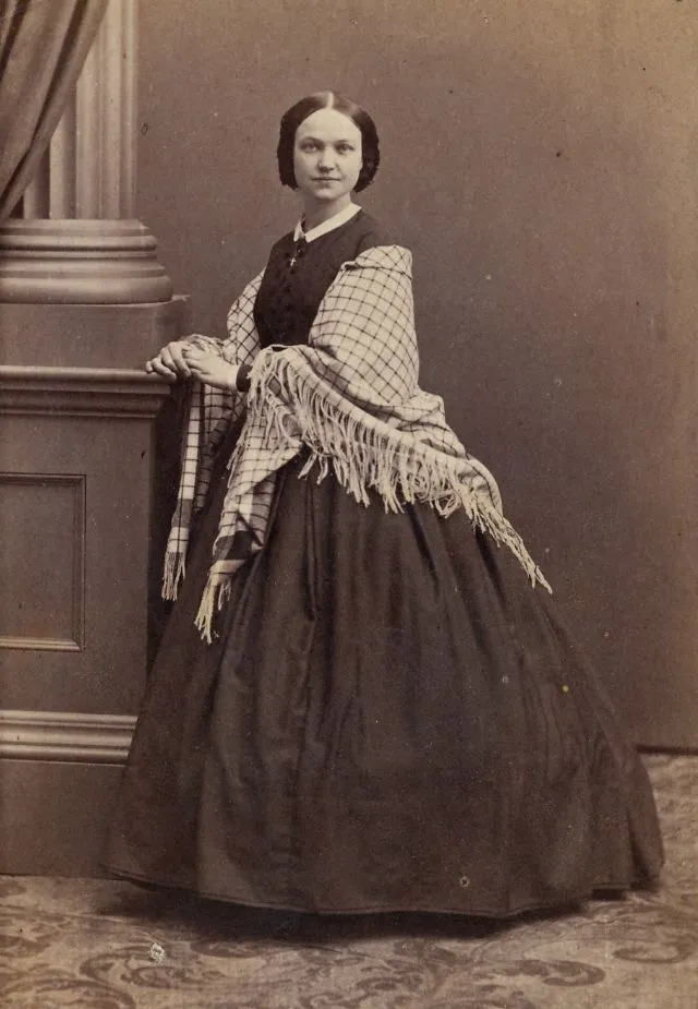 25 portraits de jeunes femmes en robe à crinoline au milieu du 19ème siècle portraits de jeunes femmes en robe a crinoline au milieu du 19eme siecle 11 portraits-de-jeunes-femmes-en-robe-a-crinoline-au-milieu-du-19eme-siecle-11