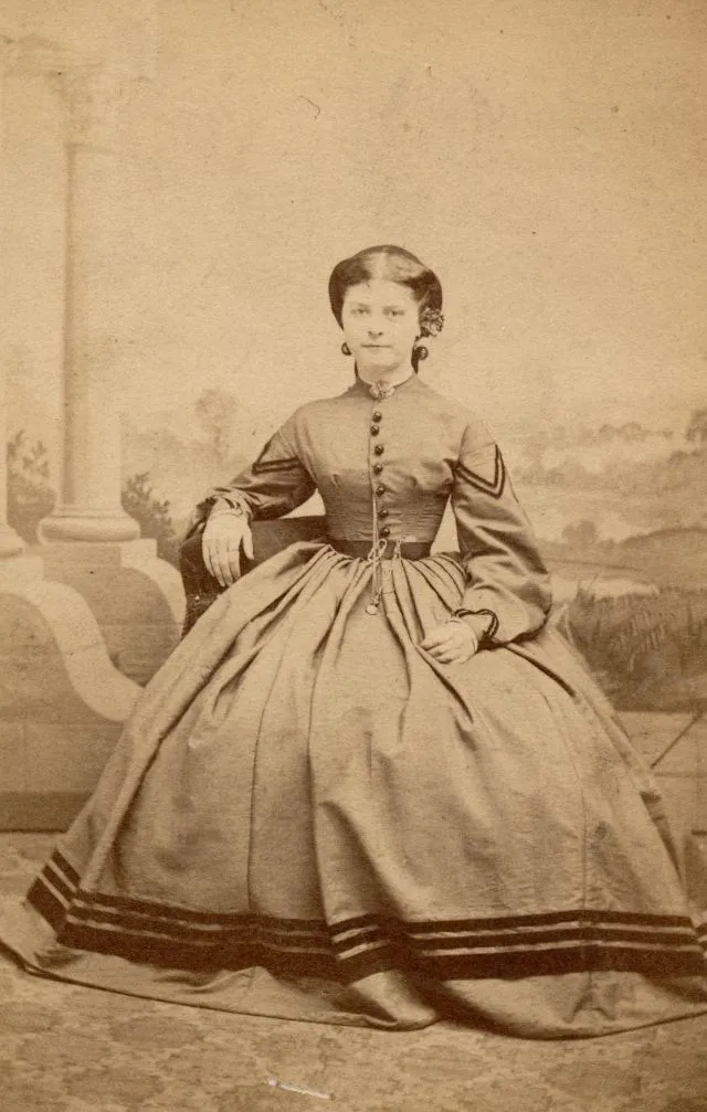 25 portraits de jeunes femmes en robe à crinoline au milieu du 19ème siècle portraits de jeunes femmes en robe a crinoline au milieu du 19eme siecle 21 portraits-de-jeunes-femmes-en-robe-a-crinoline-au-milieu-du-19eme-siecle-21