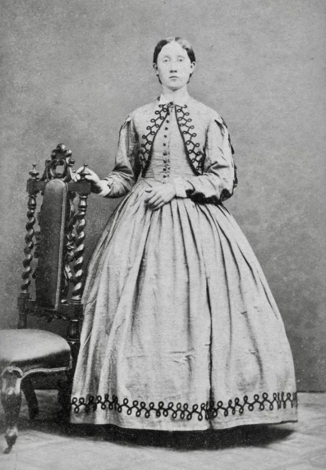 25 portraits de jeunes femmes en robe à crinoline au milieu du 19ème siècle portraits de jeunes femmes en robe a crinoline au milieu du 19eme siecle 25 portraits-de-jeunes-femmes-en-robe-a-crinoline-au-milieu-du-19eme-siecle-25