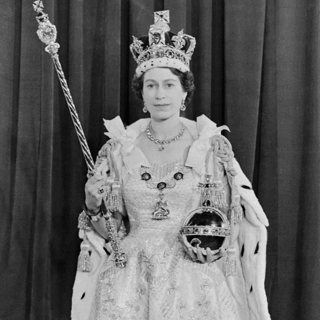 10 faits étonnants à propos de la reine Elizabeth II 10 faits etonnants a propos de la reine Elizabeth II Elizabeth 2 couronnement 10-faits-etonnants-a-propos-de-la-reine-Elizabeth-II-Elizabeth-2-couronnement
