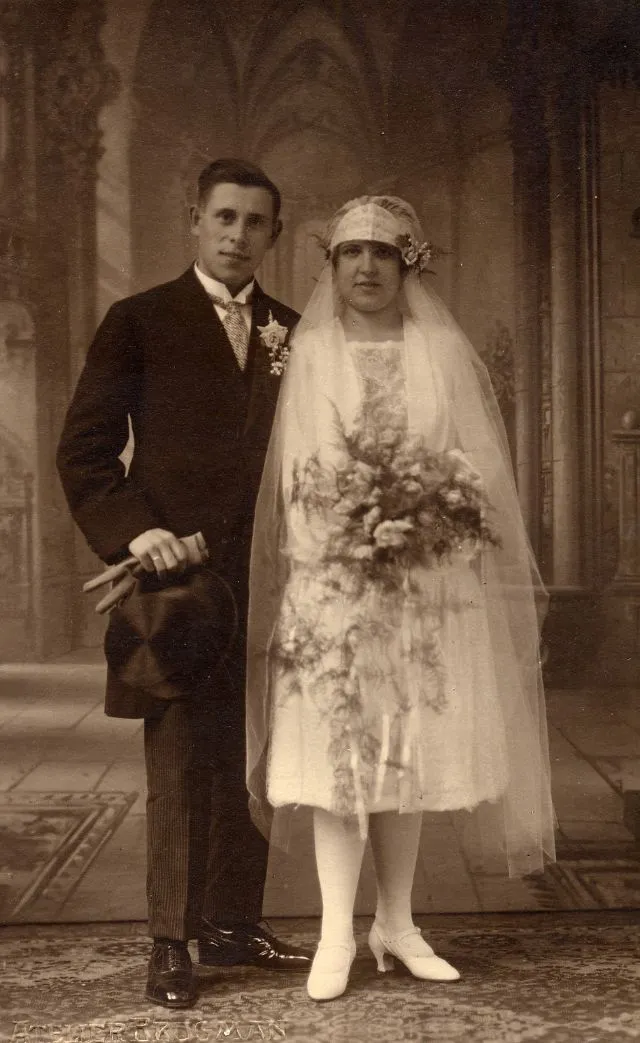 35 photos de couples à leur mariage dans les années 1920 35 photos de couples a leur mariage dans les annees 1920 maries 12 35-photos-de-couples--a-leur-mariage-dans-les-annees-1920-maries-12