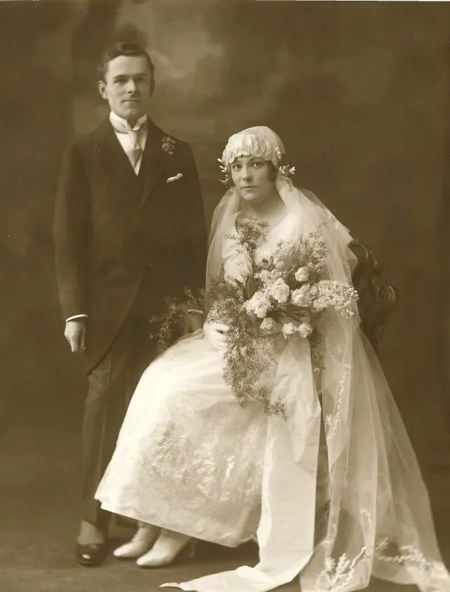 35 photos de couples à leur mariage dans les années 1920 35 photos de couples a leur mariage dans les annees 1920 maries 14 35-photos-de-couples--a-leur-mariage-dans-les-annees-1920-maries-14