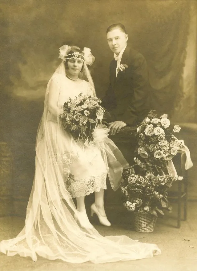 35 photos de couples à leur mariage dans les années 1920 35 photos de couples a leur mariage dans les annees 1920 maries 17 35-photos-de-couples--a-leur-mariage-dans-les-annees-1920-maries-17