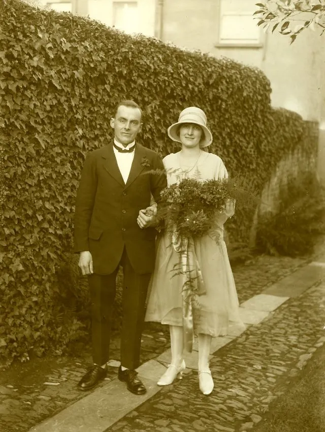 35 photos de couples à leur mariage dans les années 1920 35 photos de couples a leur mariage dans les annees 1920 maries 18 35-photos-de-couples--a-leur-mariage-dans-les-annees-1920-maries-18