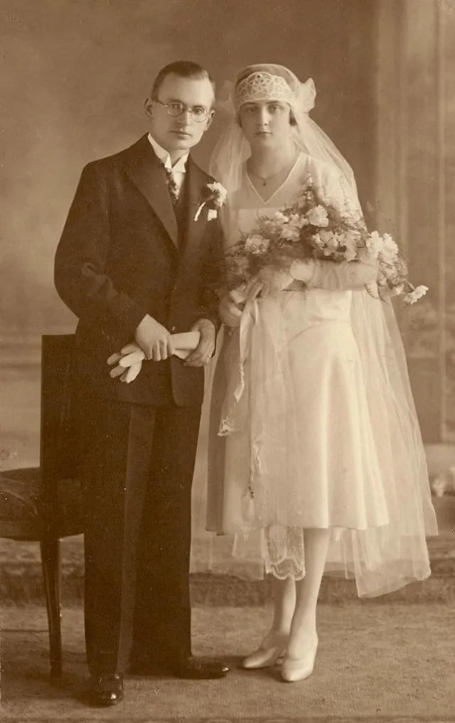 35 photos de couples à leur mariage dans les années 1920 35 photos de couples a leur mariage dans les annees 1920 maries 2 35-photos-de-couples--a-leur-mariage-dans-les-annees-1920-maries-2