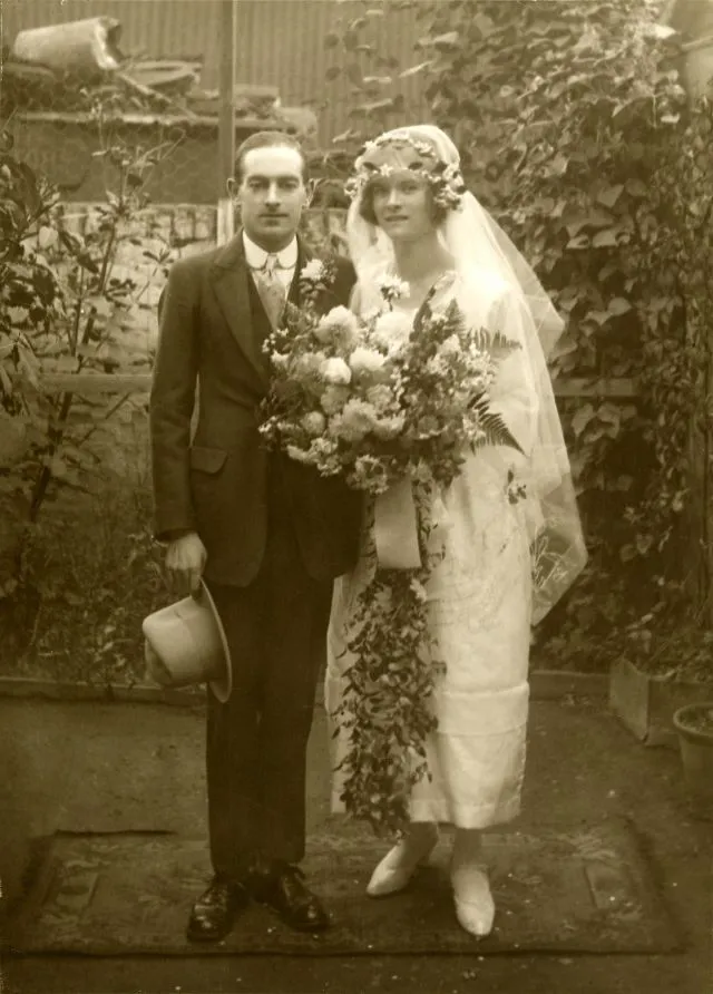 35 photos de couples à leur mariage dans les années 1920 35 photos de couples a leur mariage dans les annees 1920 maries 25 35-photos-de-couples--a-leur-mariage-dans-les-annees-1920-maries-25