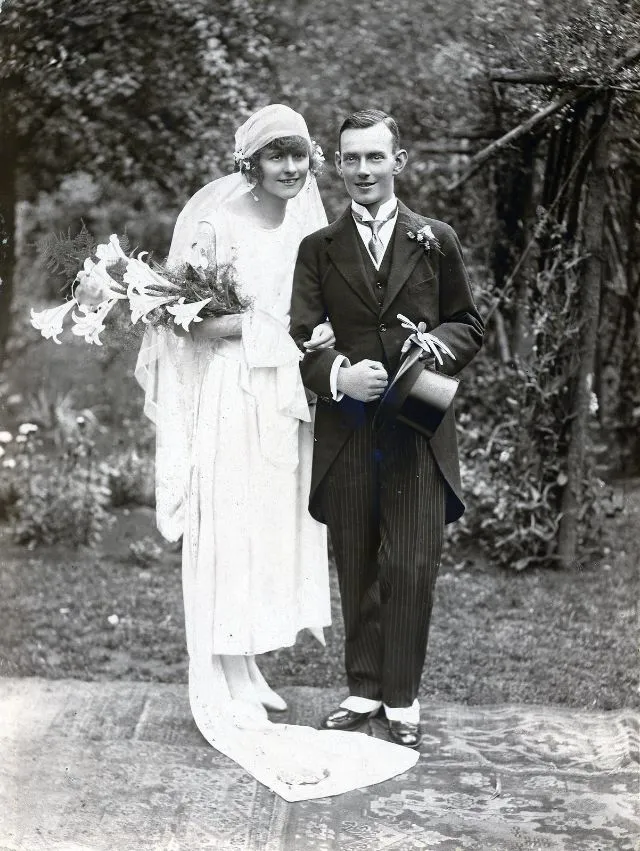 35 photos de couples à leur mariage dans les années 1920 35 photos de couples a leur mariage dans les annees 1920 maries 28 35-photos-de-couples--a-leur-mariage-dans-les-annees-1920-maries-28