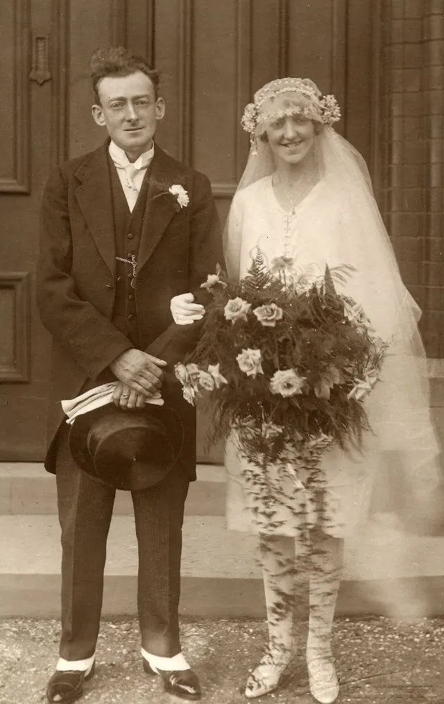 35 photos de couples à leur mariage dans les années 1920 35 photos de couples a leur mariage dans les annees 1920 maries 3 35-photos-de-couples--a-leur-mariage-dans-les-annees-1920-maries-3