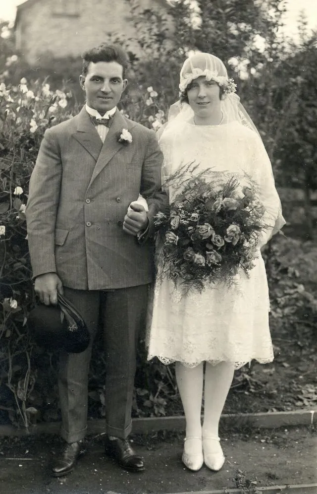35 photos de couples à leur mariage dans les années 1920 35 photos de couples a leur mariage dans les annees 1920 maries 30 35-photos-de-couples--a-leur-mariage-dans-les-annees-1920-maries-29