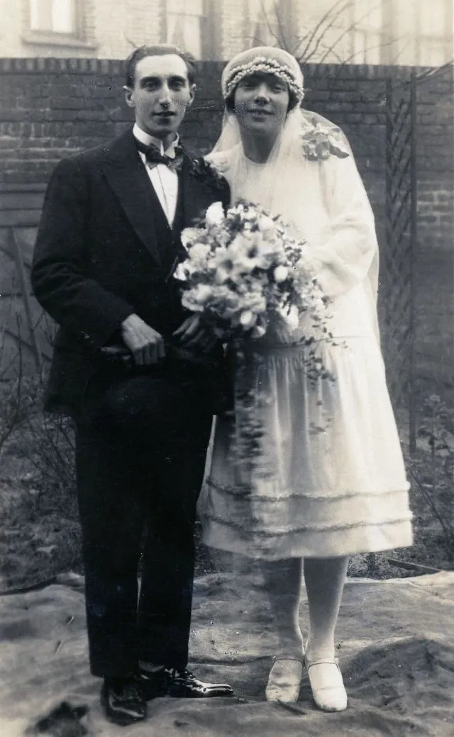 35 photos de couples à leur mariage dans les années 1920 35 photos de couples a leur mariage dans les annees 1920 maries 34 35-photos-de-couples--a-leur-mariage-dans-les-annees-1920-maries-34