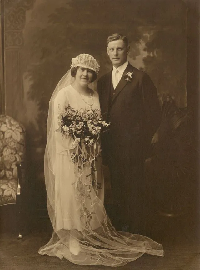 35 photos de couples à leur mariage dans les années 1920 35 photos de couples a leur mariage dans les annees 1920 maries 6 35-photos-de-couples--a-leur-mariage-dans-les-annees-1920-maries-6