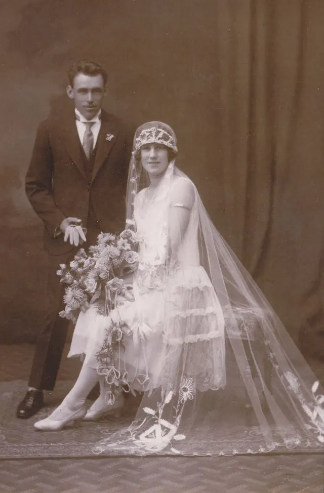 35 photos de couples à leur mariage dans les années 1920 35 photos de couples a leur mariage dans les annees 1920 maries 7 35-photos-de-couples--a-leur-mariage-dans-les-annees-1920-maries-7
