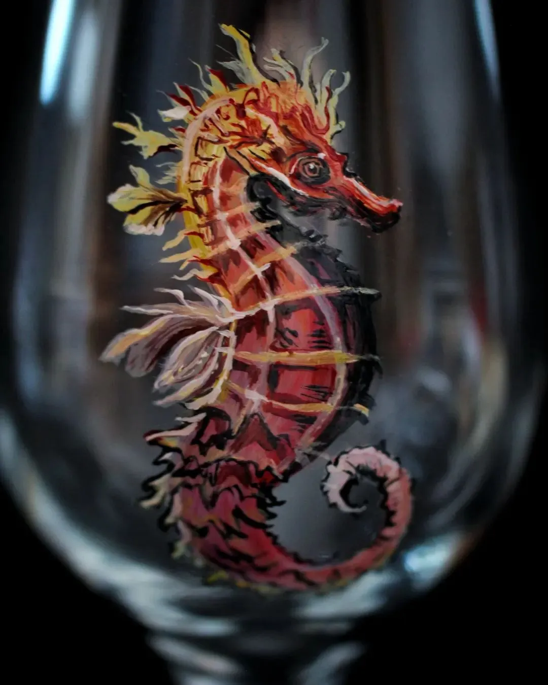 Des bocaux et des verres avec des peintures décoratives Des bocaux et des verres avec des peintures decoratives 24 hippocampe Des-bocaux-et-des-verres-avec-des-peintures-decoratives-24-hippocampe