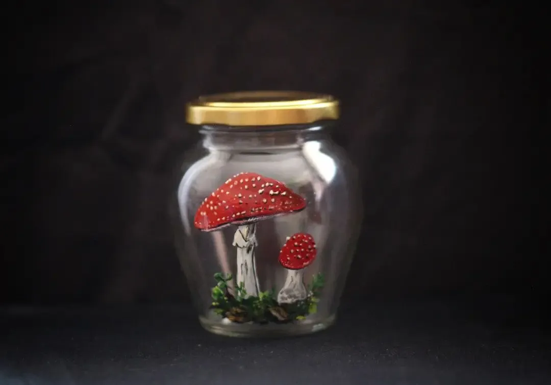 Des bocaux et des verres avec des peintures décoratives Des bocaux et des verres avec des peintures decoratives 32 amanite Des-bocaux-et-des-verres-avec-des-peintures-decoratives-32-amanite