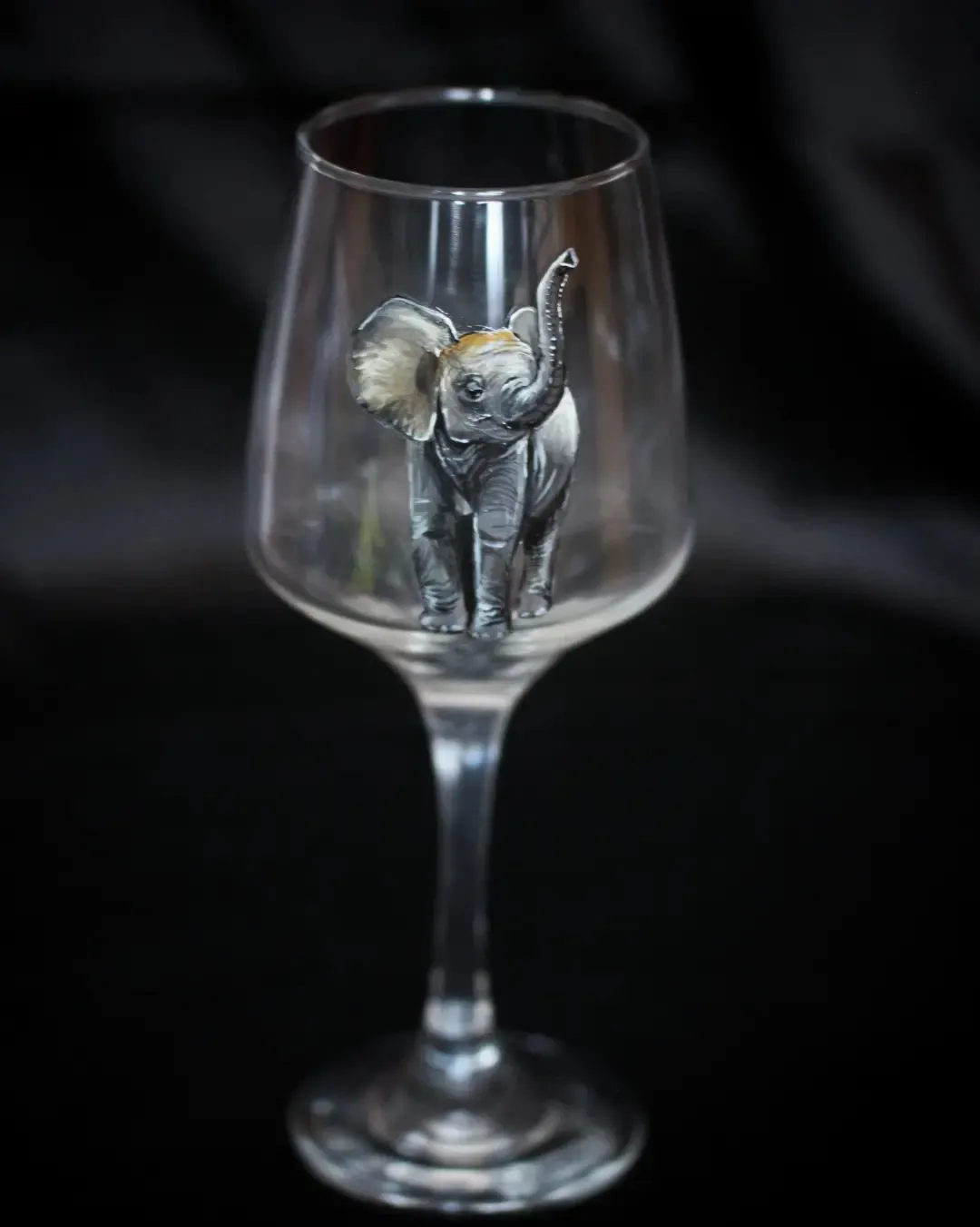 Des bocaux et des verres avec des peintures décoratives Des bocaux et des verres avec des peintures decoratives 7 elephant Des-bocaux-et-des-verres-avec-des-peintures-decoratives-7-elephant