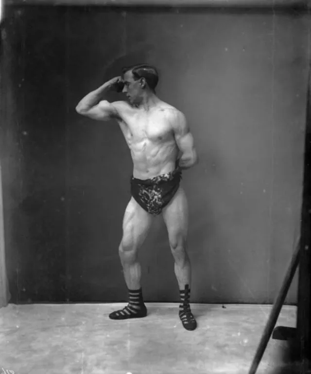 Des portraits de bodybuilders vintages du début du 20ème siècle Des portraits de bodybuilders vintages du debut du 20eme siecle 15 Des-portraits-de-bodybuilders-vintages-du-debut-du-20eme-siecle-15