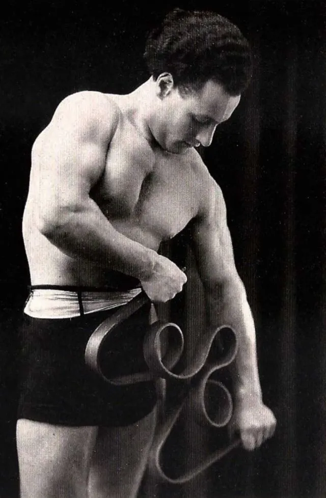 Des portraits de bodybuilders vintages du début du 20ème siècle Des portraits de bodybuilders vintages du debut du 20eme siecle 20 Des-portraits-de-bodybuilders-vintages-du-debut-du-20eme-siecle-20