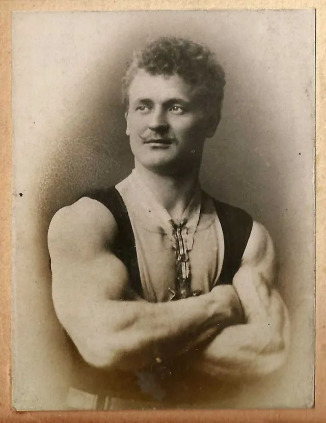 Des portraits de bodybuilders vintages du début du 20ème siècle Des portraits de bodybuilders vintages du debut du 20eme siecle 3 eugene sandow Des-portraits-de-bodybuilders-vintages-du-debut-du-20eme-siecle-3-eugene-sandow.w