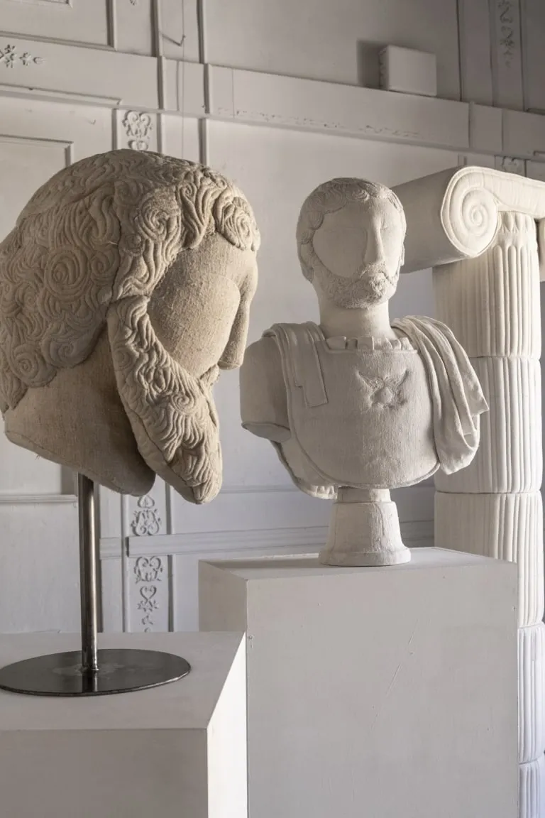 Des sculptures antiques en peluche par Sergio Roger Des sculptures antiques en peluche par Sergio Roger 9 Des-sculptures-antiques-en-peluche-par-Sergio-Roger-9