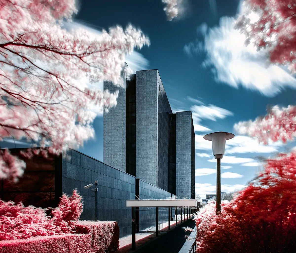 Utopia - la ville de Hambourg en infrarouge Utopia la ville de Hambourg en infrarouge 10 Utopia-la-ville-de-Hambourg-en-infrarouge-10