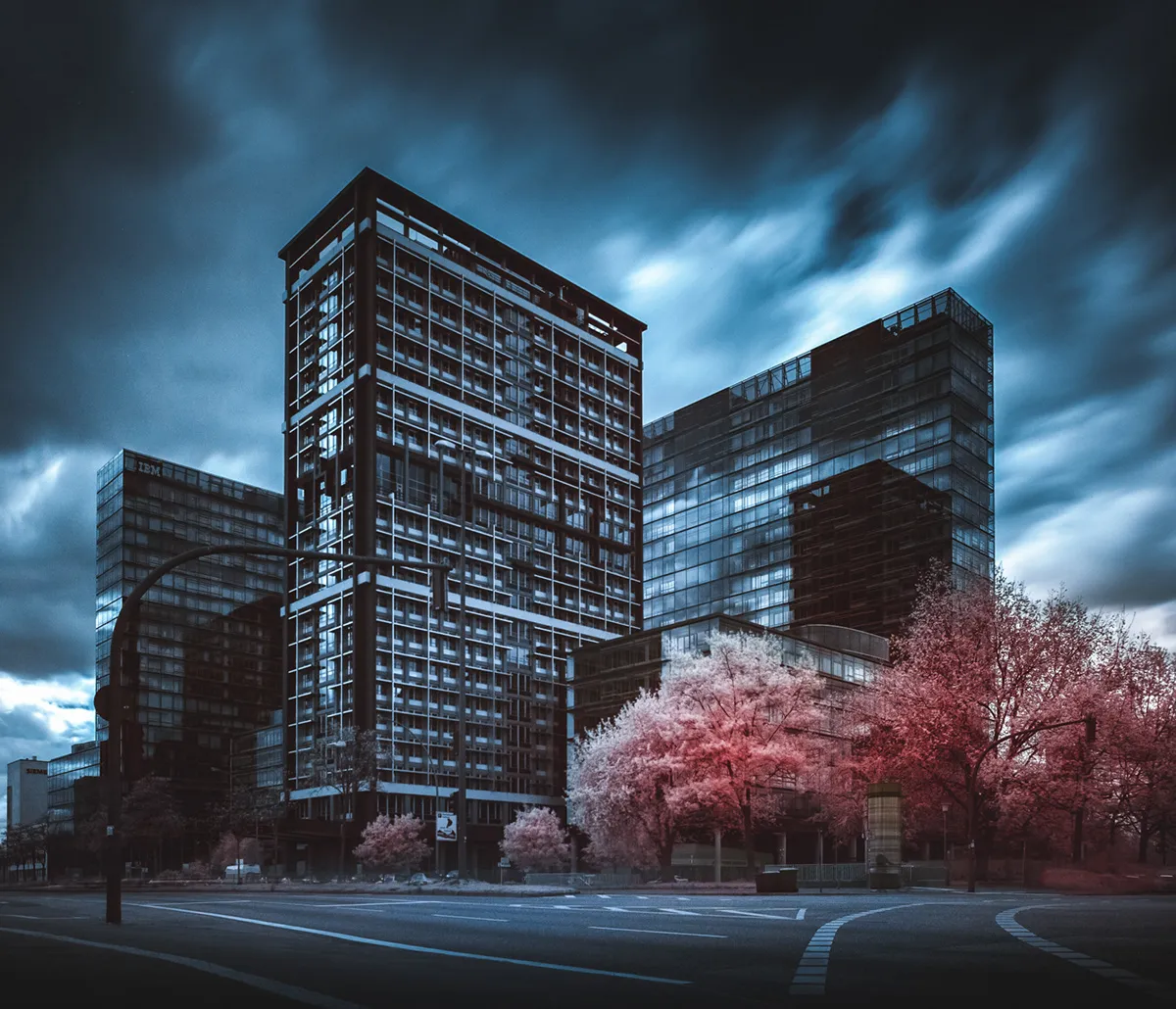 Utopia - la ville de Hambourg en infrarouge Utopia la ville de Hambourg en infrarouge 3 Utopia-la-ville-de-Hambourg-en-infrarouge-3