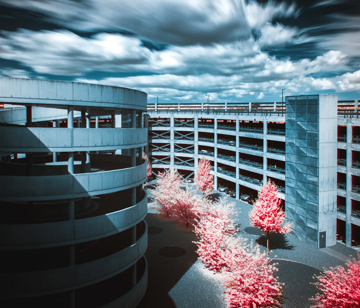 Utopia - la ville de Hambourg en infrarouge Utopia la ville de Hambourg en infrarouge 5 Utopia-la-ville-de-Hambourg-en-infrarouge-5