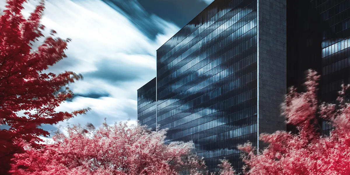 Utopia - la ville de Hambourg en infrarouge Utopia la ville de Hambourg en infrarouge 8 Utopia-la-ville-de-Hambourg-en-infrarouge-8