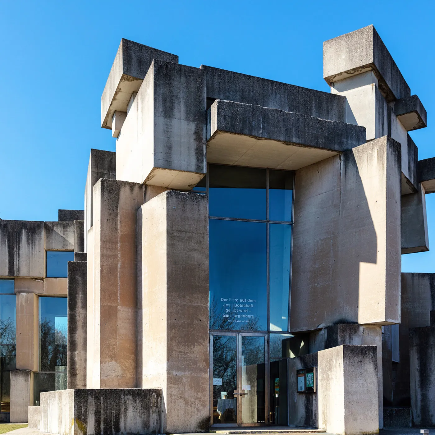 Vienna Calling - architecture de Vienne en Autriche Vienna Calling architecture de Vienne en Autriche eglise wotruba 2 Vienna-Calling-architecture-de-Vienne-en-Autriche-eglise-wotruba-2