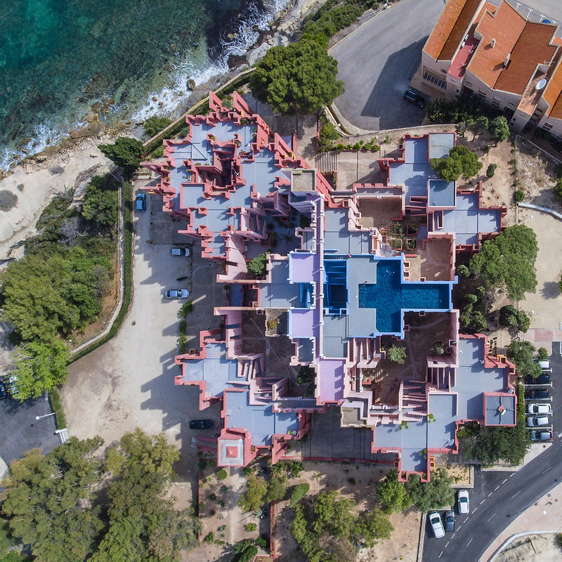 La Muralla Roja - la muraille rouge de Ricardo Bofill la muralla roja le mur rouge de ricardo bofill la manzanera calp espagne 1 la-muralla-roja-le-mur-rouge-de-ricardo-bofill-la-manzanera-calp-espagne-1.
