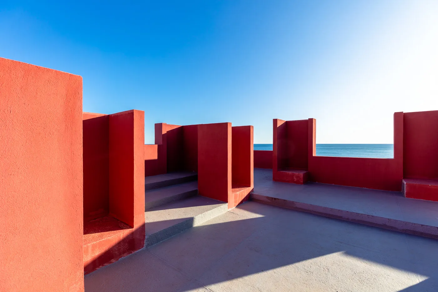 La Muralla Roja - la muraille rouge de Ricardo Bofill la muralla roja le mur rouge de ricardo bofill la manzanera calp espagne 4 la-muralla-roja-le-mur-rouge-de-ricardo-bofill-la-manzanera-calp-espagne-4