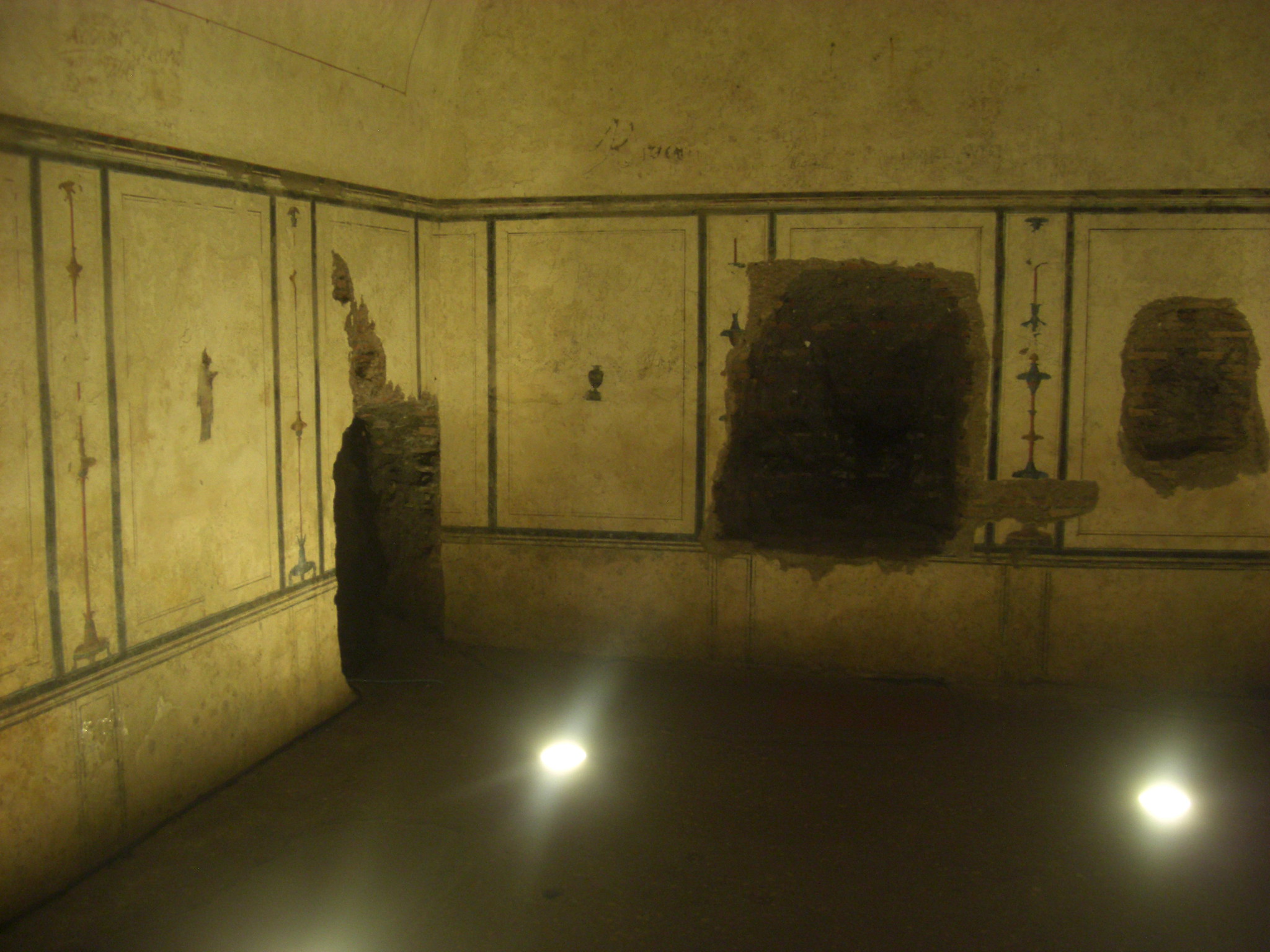 La pyramide de Cestius, une étrange pyramide à Rome la pyramide de cestius etrange pyramide a rome 8 la-pyramide-de-cestius-etrange-pyramide-a-rome-8