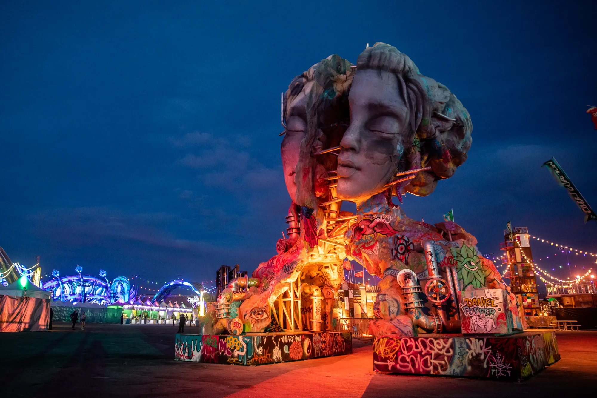 Les impressionnantes sculptures surréalistes de Daniel Popper les impressionnantes sculptures surrealistes de daniel popper 6B6A2272 les-impressionnantes-sculptures-surrealistes-de-daniel-popper-chasm