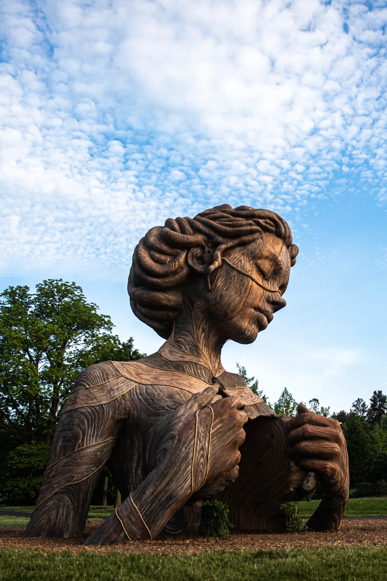 Les impressionnantes sculptures surréalistes de Daniel Popper les impressionnantes sculptures surrealistes de daniel popper Hallow 17 les-impressionnantes-sculptures-surrealistes-de-daniel-popper-Hallow-17.