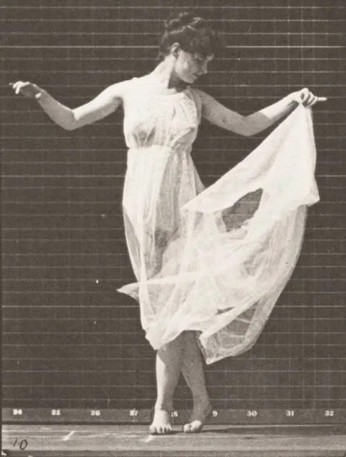 Dancing Fancy - une femme danse dans une série de clichés de 1887 Dancing Fancy une femme danse dans une serie de cliches de 1887 12 Dancing-Fancy-une-femme-danse-dans-une-serie-de-cliches-de-1887-12