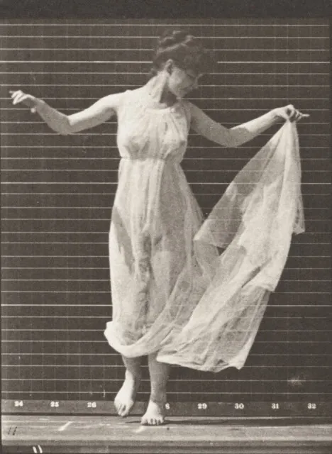 Dancing Fancy - une femme danse dans une série de clichés de 1887 Dancing Fancy une femme danse dans une serie de cliches de 1887 13 Dancing-Fancy-une-femme-danse-dans-une-serie-de-cliches-de-1887-13