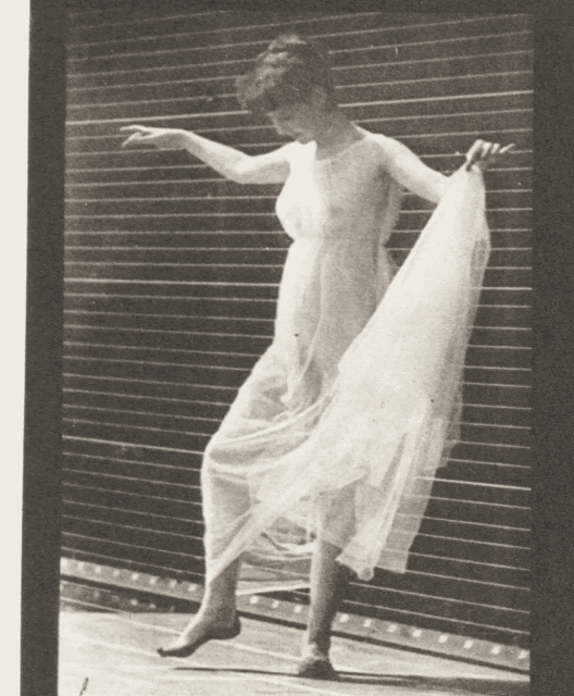 Dancing Fancy - une femme danse dans une série de clichés de 1887 Dancing Fancy une femme danse dans une serie de cliches de 1887 2 Dancing-Fancy-une-femme-danse-dans-une-serie-de-cliches-de-1887-2