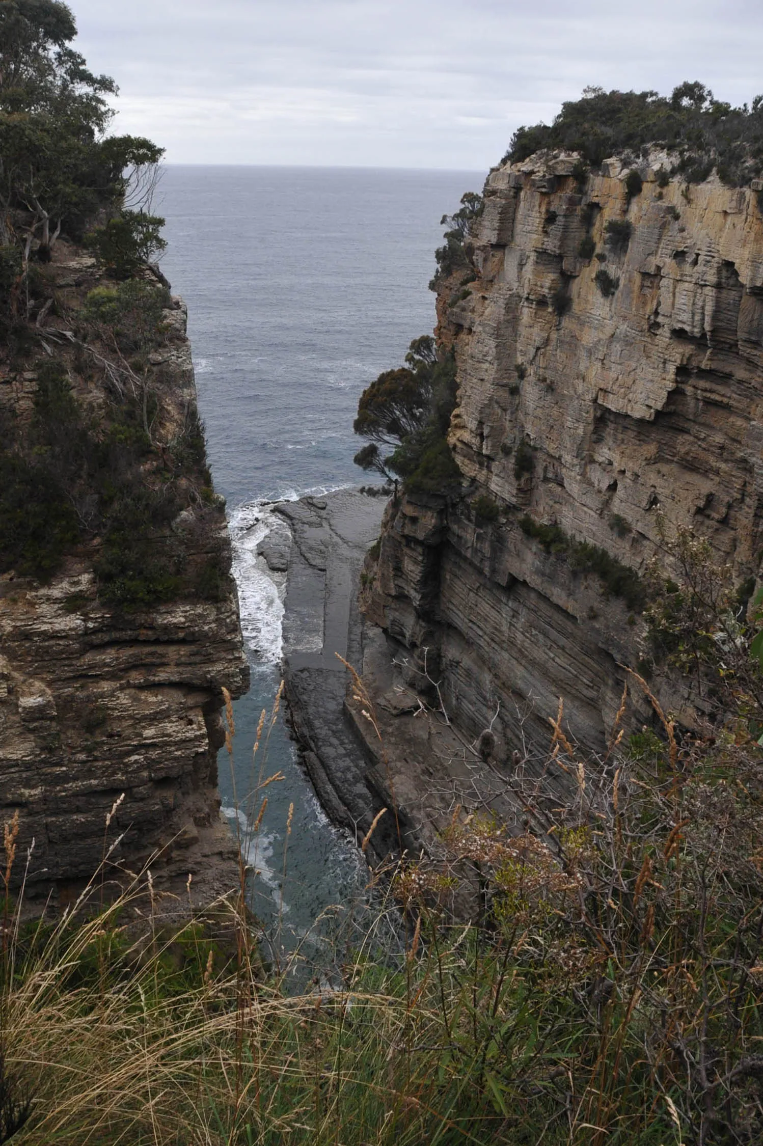 Tasmans Arch, pont de pierre naturel d'Australie Tasmans Arch pont de pierre naturel d Australie tasmanie 4 devil s kitchen Tasmans-Arch-pont-de-pierre-naturel-d-Australie-tasmanie-4-devil-s-kitchen