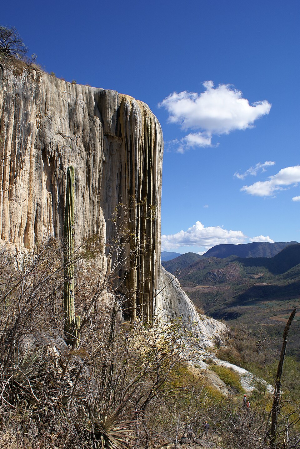 formations rocheuses hierve el agua oaxaca Formations rocheuses de Hierve el Agua ressemblant à une cascade pétrifiée