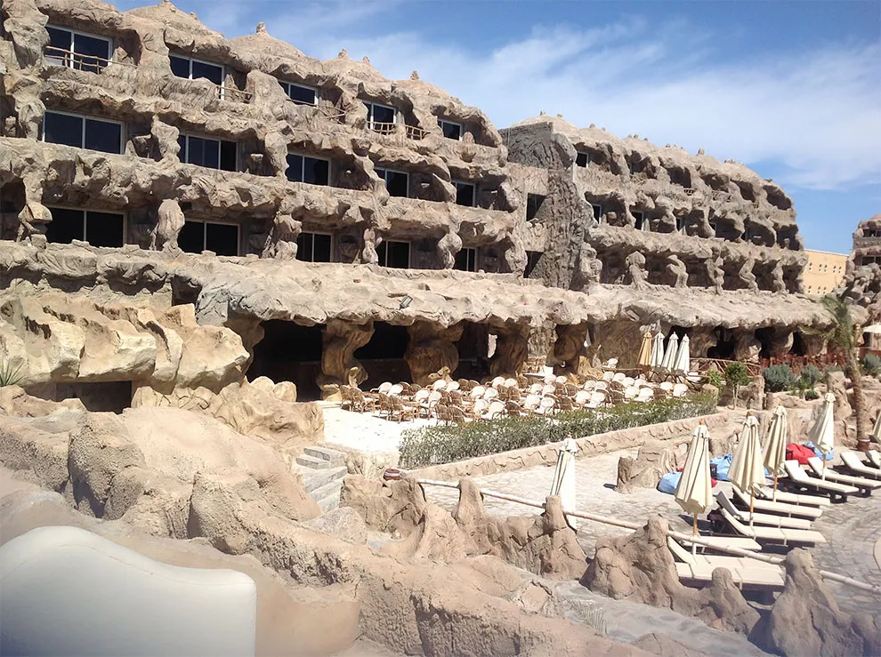 Caves, un hôtel jurassique au bord de la mer rouge Caves un hotel jurassique au bord de la mer rouge egypte hurghada 10 Caves-un-hotel-jurassique-au-bord-de-la-mer-rouge-egypte-hurghada-10