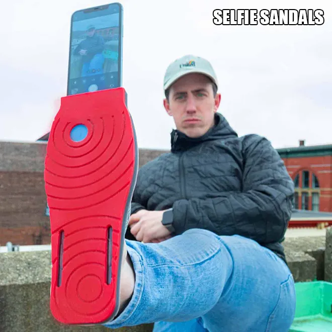 Des inventions inutiles pour résoudre des problèmes qui n'existent pas Des inventions inutiles pour resoudre des problemes qui n existent pas 10 sandale selfie Des-inventions-inutiles-pour-resoudre-des-problemes-qui-n-existent-pas-10-sandale-selfie.