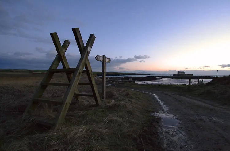 L'église St Cwyfan, la petite église dans la mer L eglise St Cwyfan la petite eglise dans la mer anglesey pays de galles 10 L-eglise-St-Cwyfan-la-petite-eglise-dans-la-mer-anglesey-pays-de-galles-10