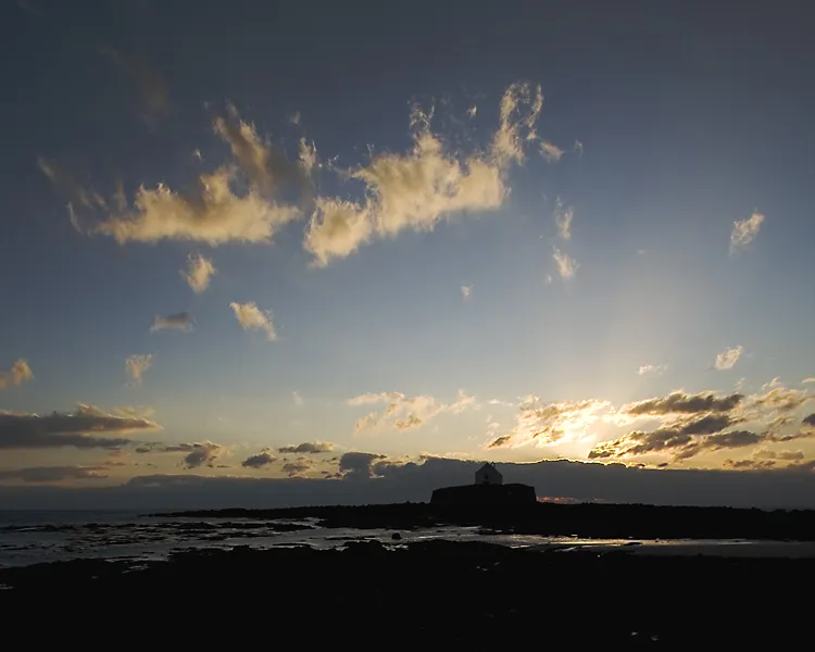 L'église St Cwyfan, la petite église dans la mer L eglise St Cwyfan la petite eglise dans la mer anglesey pays de galles 5 L-eglise-St-Cwyfan-la-petite-eglise-dans-la-mer-anglesey-pays-de-galles-5