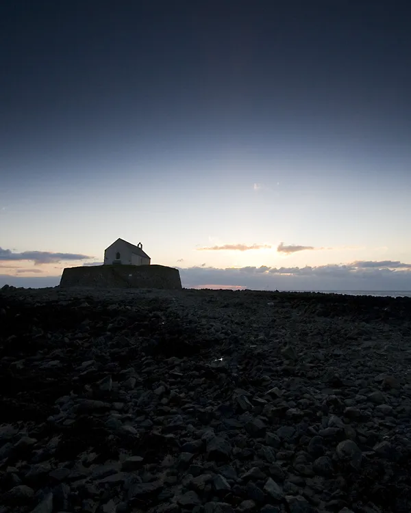 L'église St Cwyfan, la petite église dans la mer L eglise St Cwyfan la petite eglise dans la mer anglesey pays de galles 9 L-eglise-St-Cwyfan-la-petite-eglise-dans-la-mer-anglesey-pays-de-galles-9