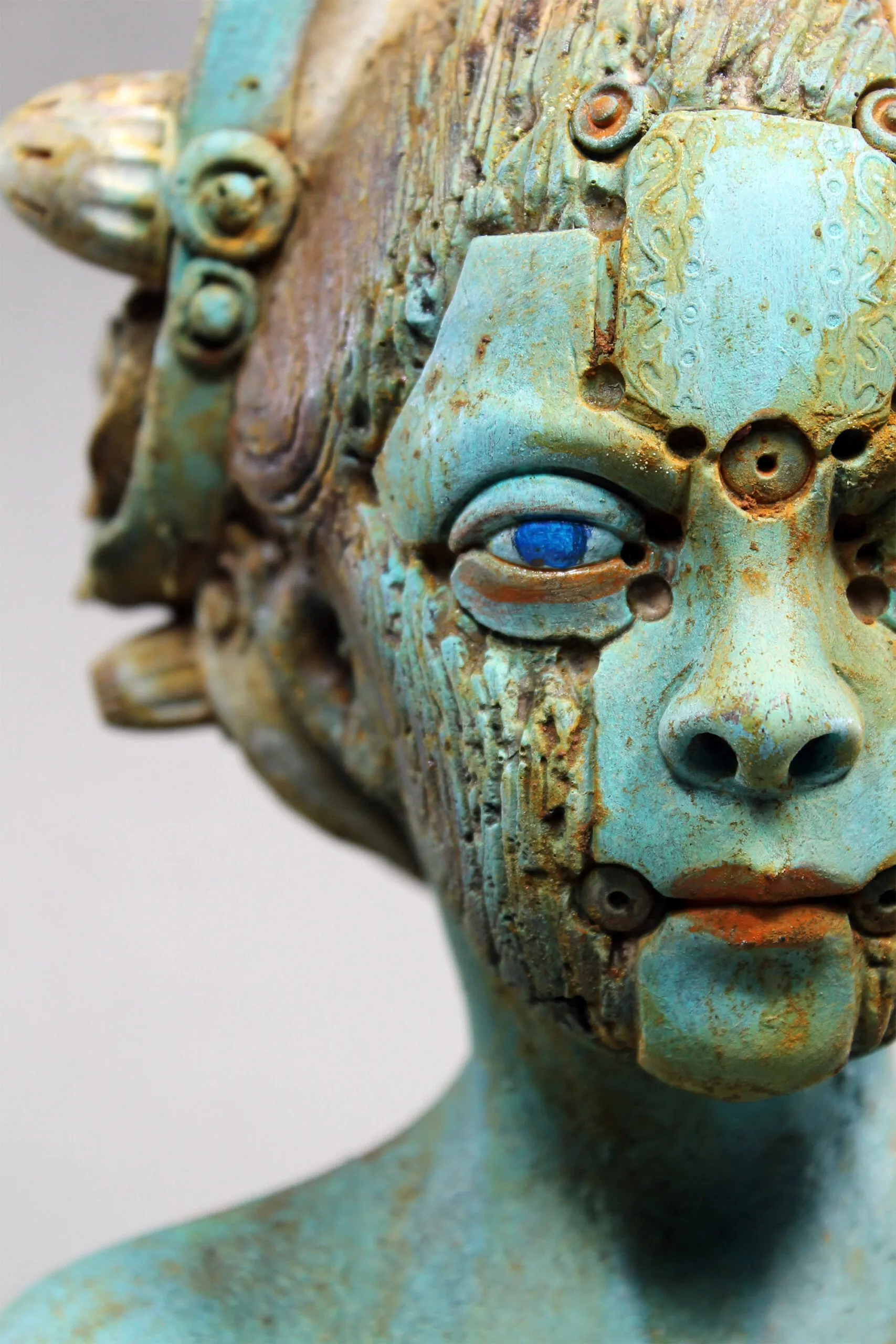 Les visages et bustes rétro-futuristes de Tomàs Barceló Les visages et bustes retro futuristes de Tomas Barcelo 12 Les-visages-et-bustes-retro-futuristes-de-Tomas-Barcelo-12