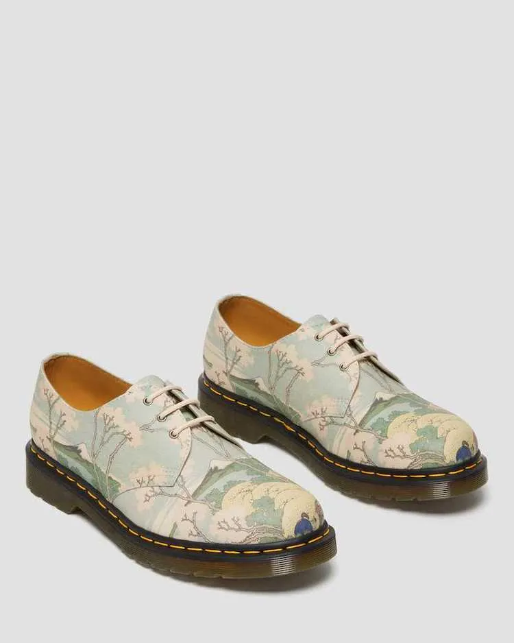 Une magnifique collection Doc Martens Hokusai Une magnifique collection Doc Martens Hokusai 1461 trente six vues du mont fudji 3 Une-magnifique-collection-Doc-Martens-Hokusai-1461-trente-six-vues-du-mont-fudji-3