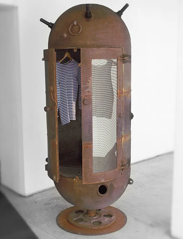 Des poêles, des fauteuils ou même des poussettes en mine marine armoire mine marine armoire-mine-marine