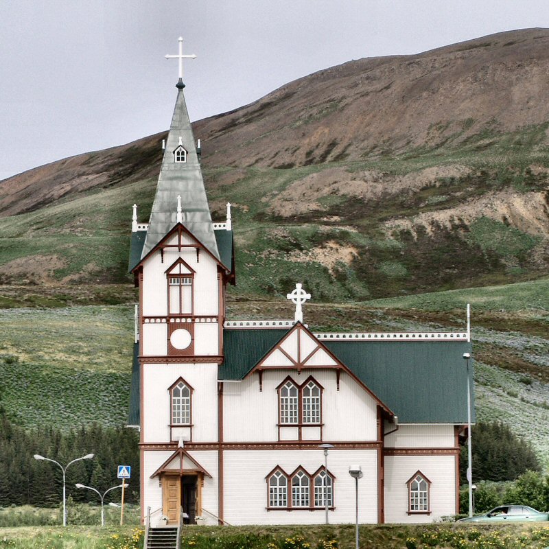 Le village de Húsavík et son spa naturel le village de husavik et son spa naturel eglise husavikurkirja 1 le-village-de-husavik-et-son-spa-naturel-eglise-husavikurkirja-1