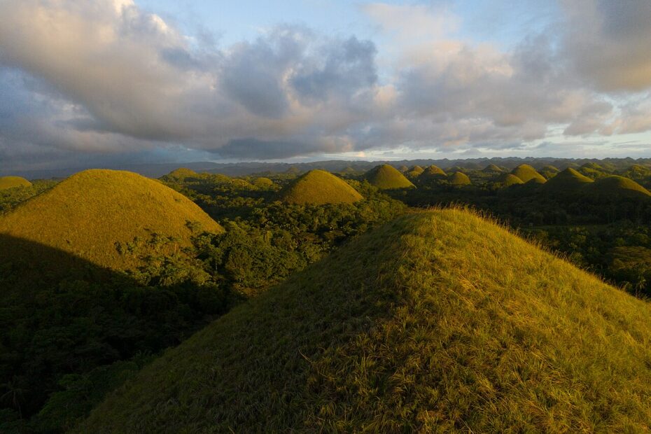 Chocolate Hills, les monts chocolat de Bohol chocolate hills bohol vue aerienne Vue aérienne des Chocolate Hills à Bohol aux Philippines