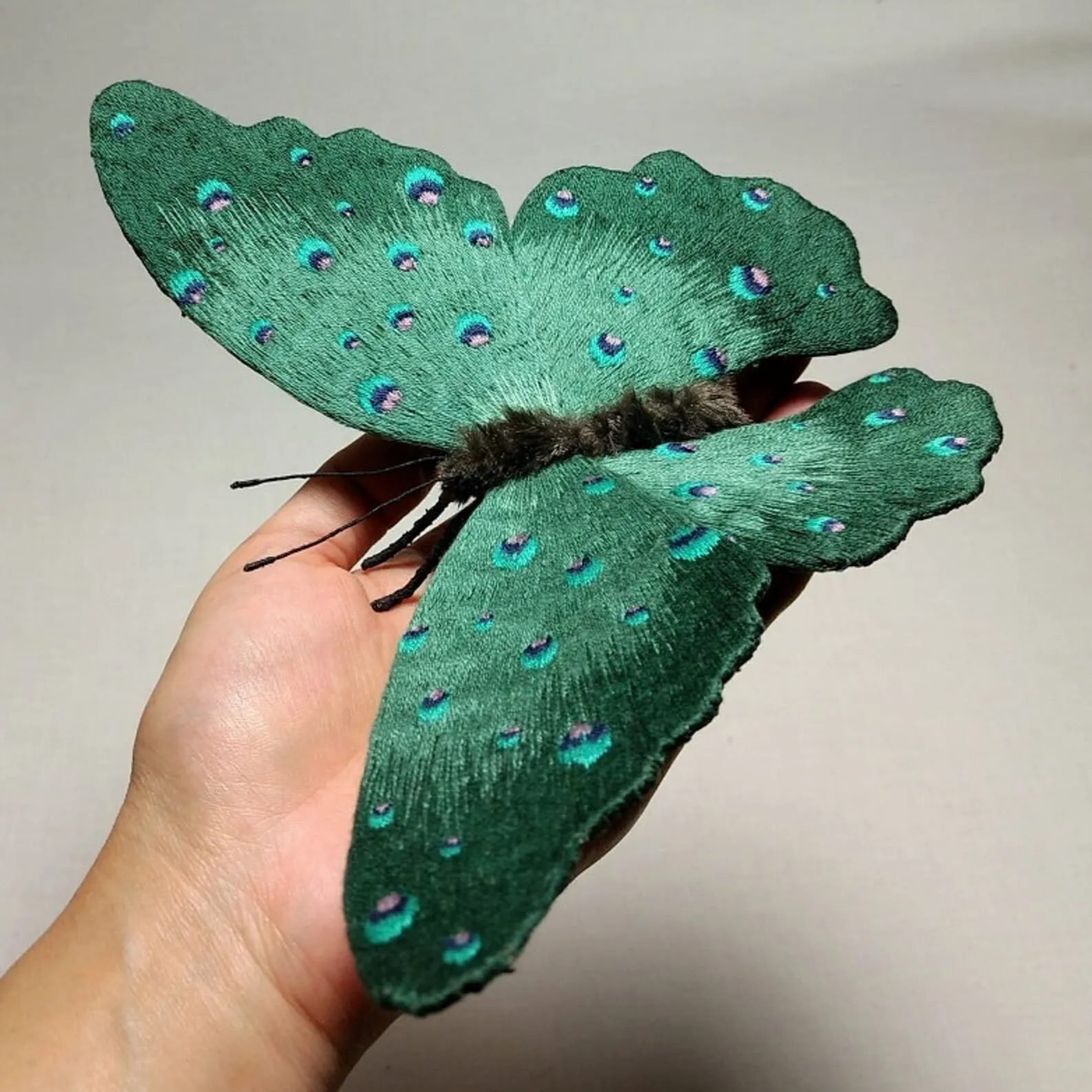 Des papillons en broderie par Yumi Okita des papillons en broderie par yumi okita 5 des-papillons-en-broderie-par-yumi-okita-5