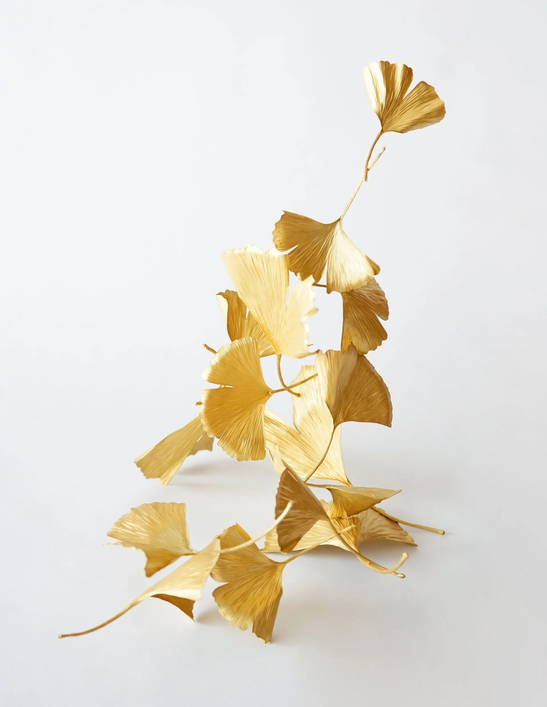 Les délicates fleurs et feuilles de métal de Shota Suzuki les delicates fleurs et feuilles de metal de shota suzuki 7 les-delicates-fleurs-et-feuilles-de-metal-de-shota-suzuki-7